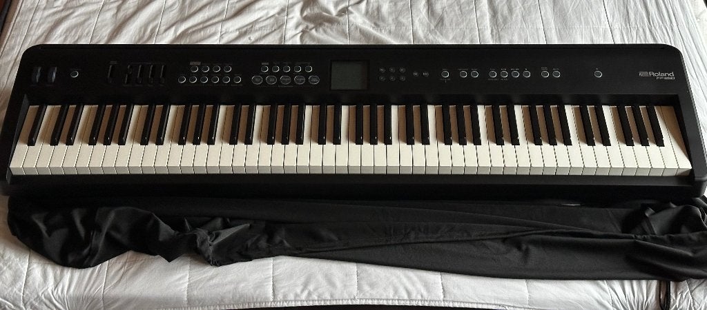 Roland FP-E50, Muziek en Instrumenten, Piano's, Ophalen, Zo goed als nieuw, Zwart