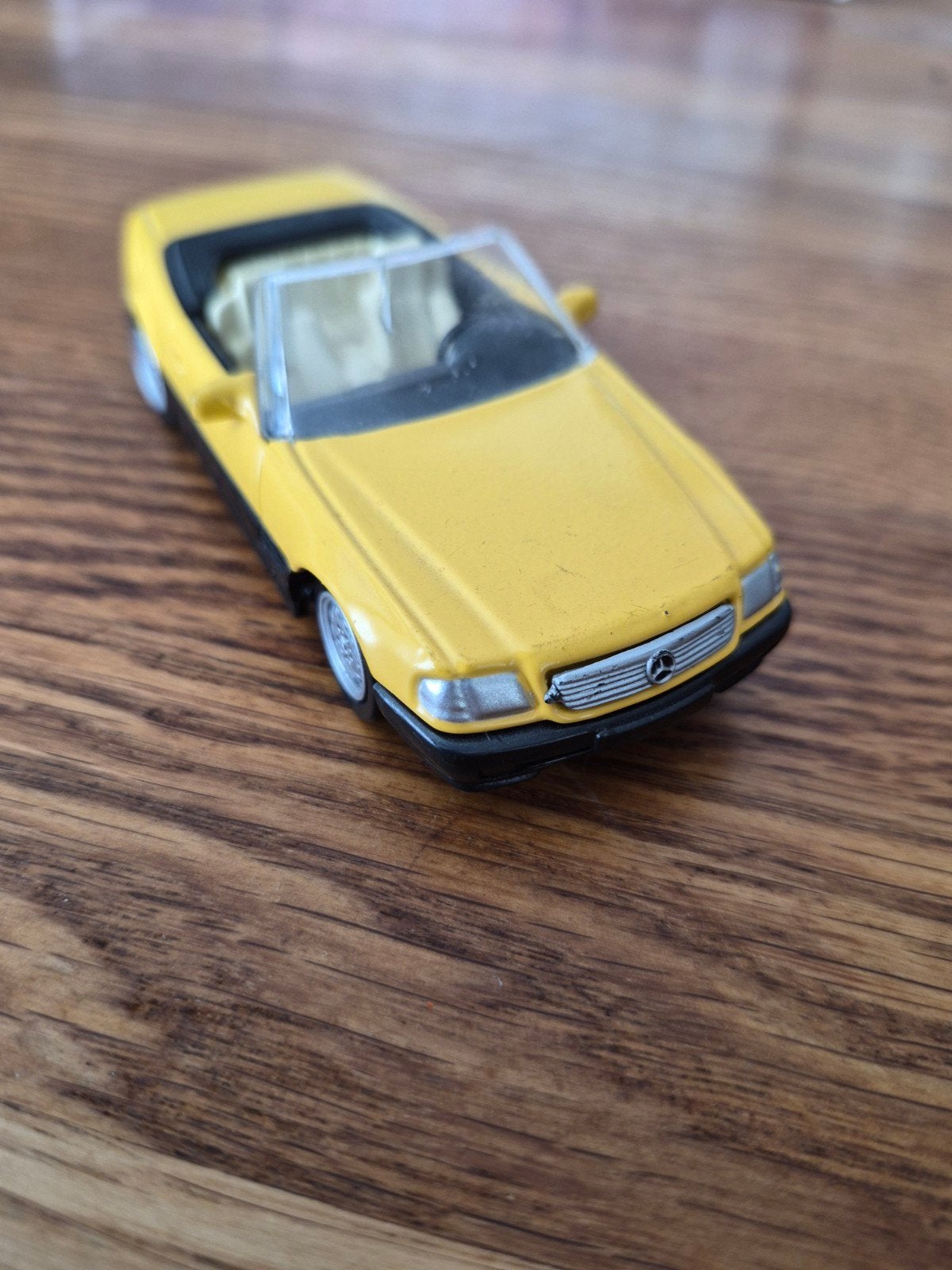 3x Speelgoedauto: Land Rover, Aston Martin, Mercedes-Benz, Hobby en Vrije tijd, Modelauto's | 1:43, Ophalen of Verzenden, Gebruikt