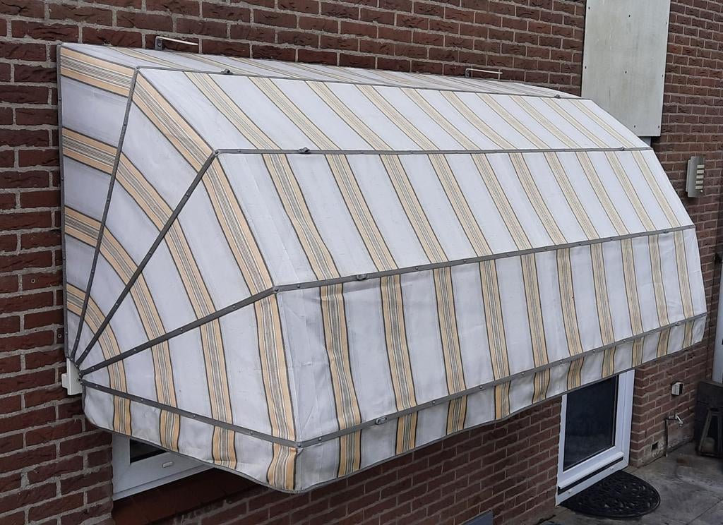Markies zonnescherm. Electrisch., Ophalen, Zo goed als nieuw