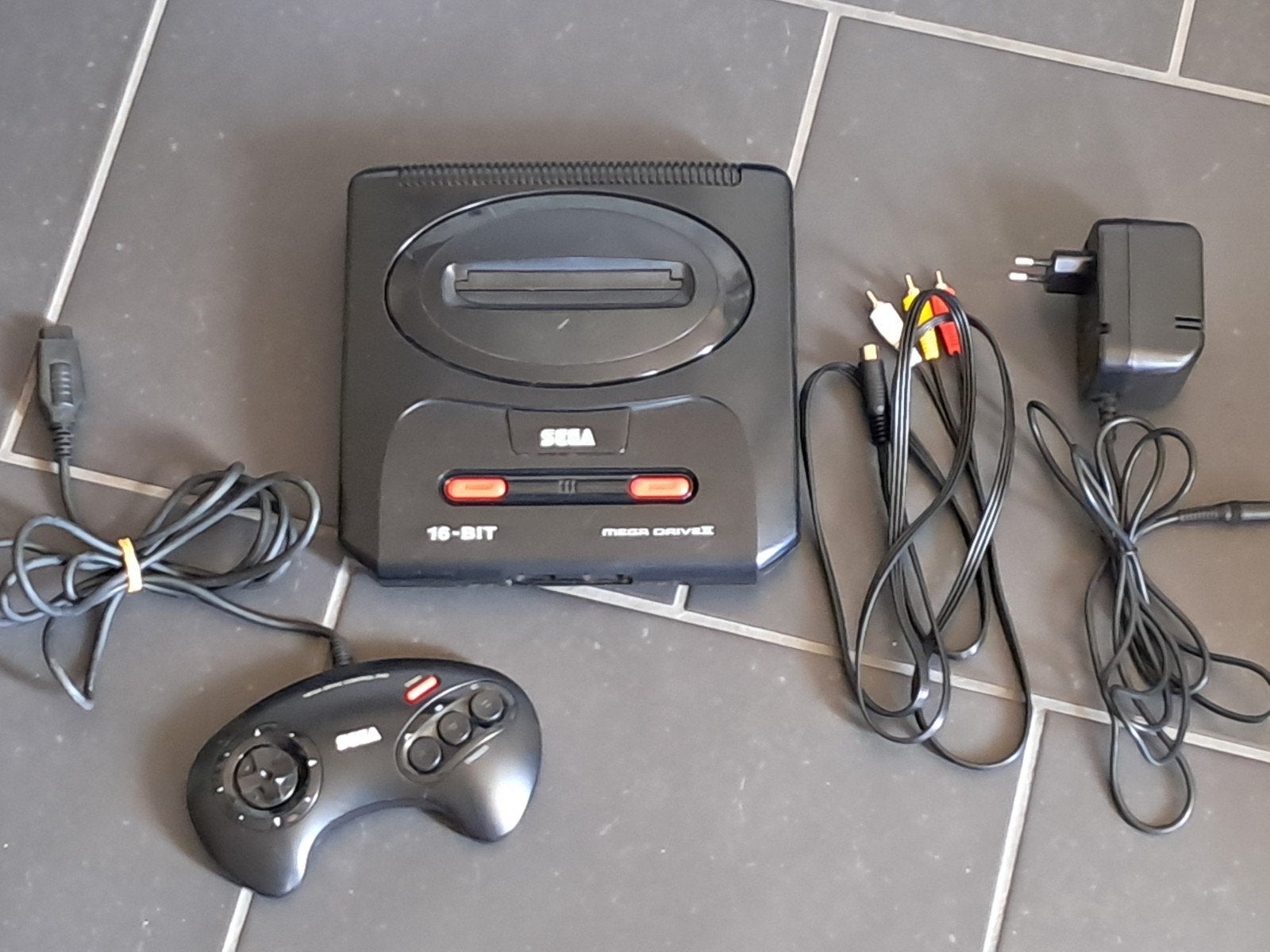 SEGA Megadrive 2, Spelcomputers en Games, Spelcomputers | Sega, Ophalen of Verzenden, Gebruikt, Met 1 controller, Mega Drive