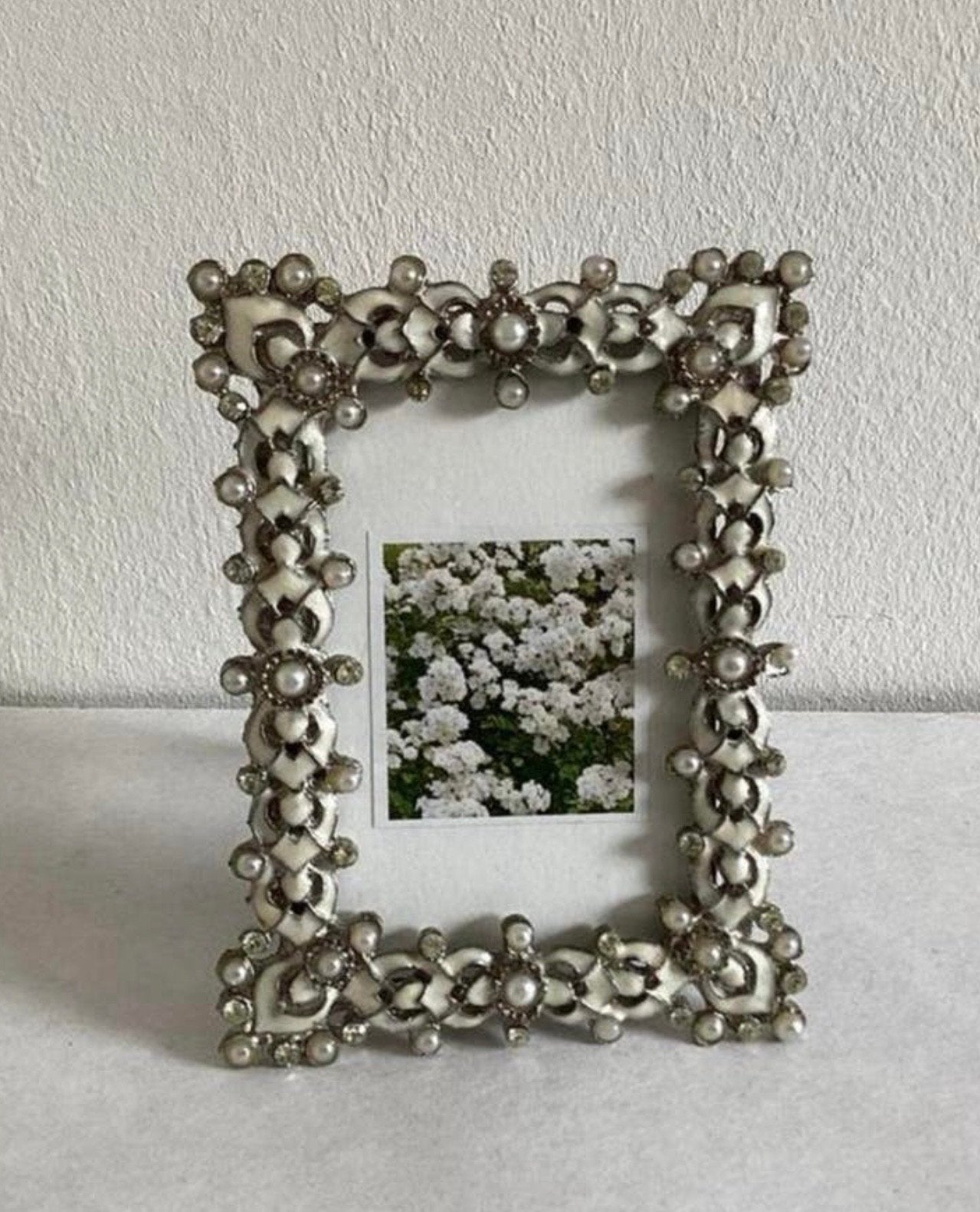 Vintage fotolijstje met pareltjes en strass 9 x 6,5 cm., Ophalen of Verzenden, Zo goed als nieuw