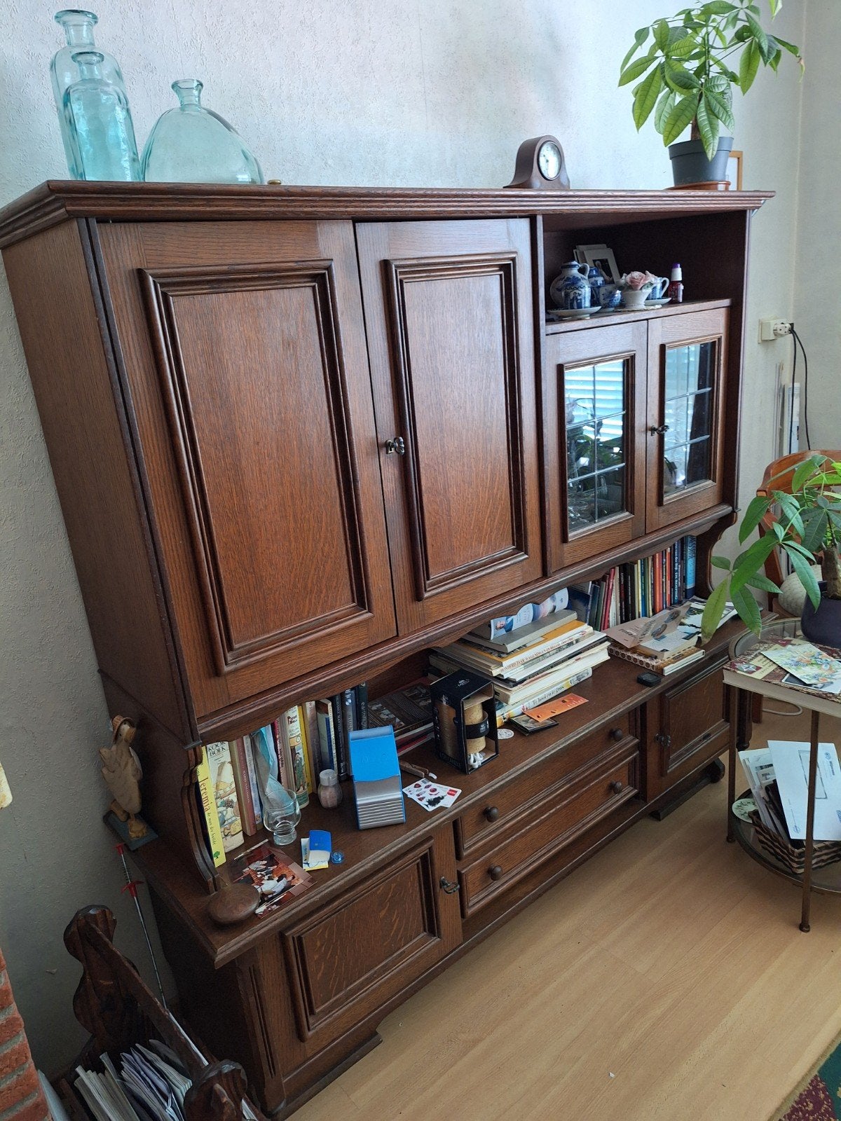 Massief houten boekenkast/dressoir met vitrinekast, Gebruikt, Met deur(en), Klassiek, 150 tot 200 cm