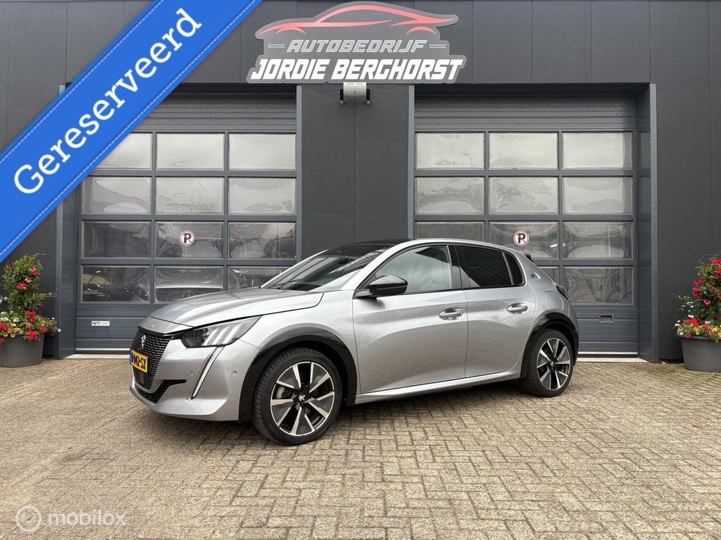 Peugeot e-208 EV GT Première 1 fase 50 kWh Pano, Leer, 136 pk, Gebruikt, Automatische klimaatregeling, Leder