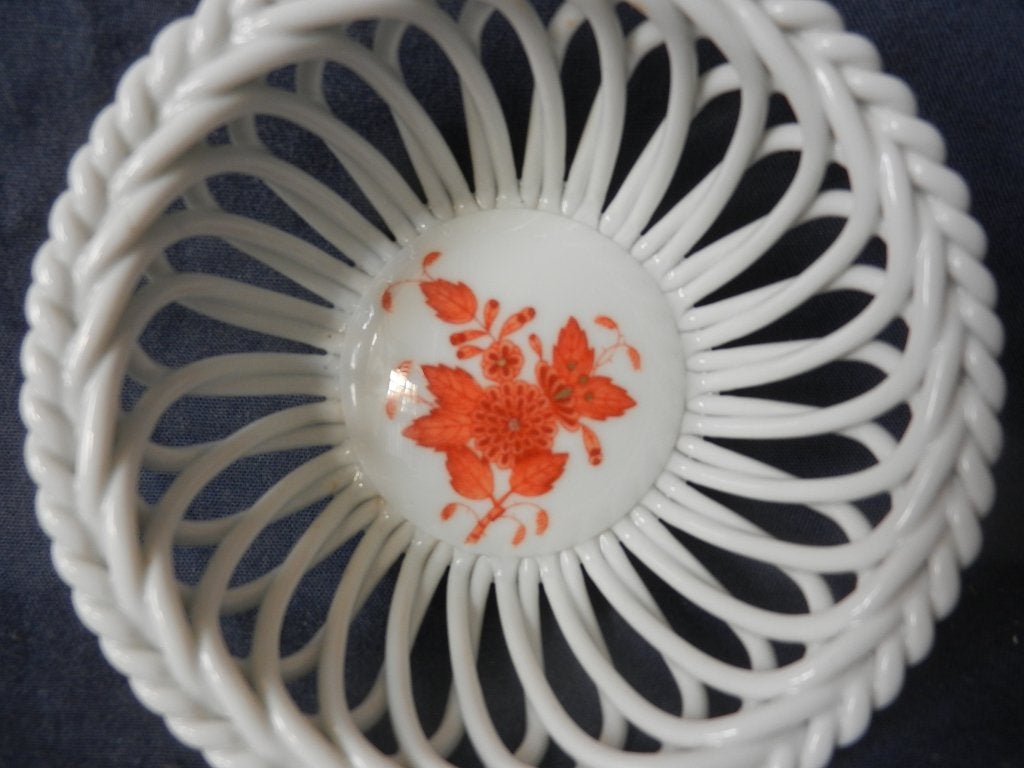 Gevlochten schaaltje porselein rode bloemtak Herend d 9,1 cm, Ophalen of Verzenden