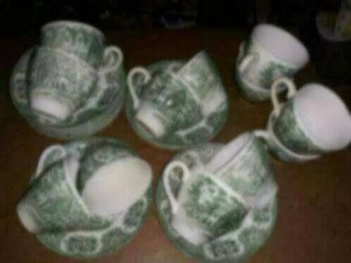 Engelse kop en schotel, Huis en Inrichting, Keuken | Servies, Zo goed als nieuw, Kop(pen) en/of Schotel(s), Overige stijlen, Porselein