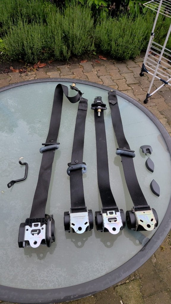 Gordels met spanner en ophang punten., Auto-onderdelen, Interieur en Bekleding, Ophalen, Gebruikt, Mitsubishi