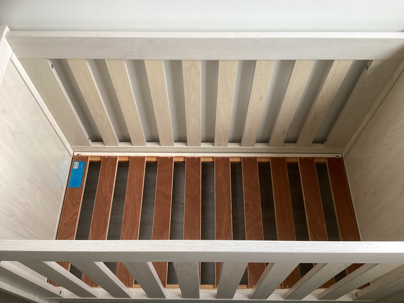 Baby peuter bed wit grijs ledikant Bopita 125x68x86 cm new, Ophalen of Verzenden, Zo goed als nieuw, Jongetje of Meisje
