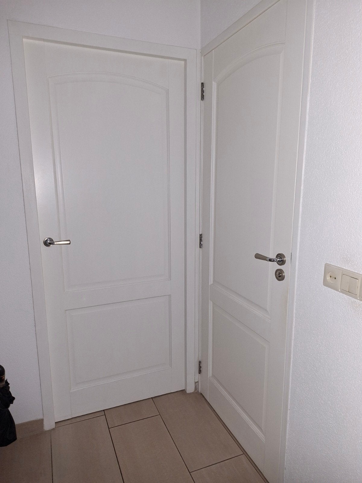 2 massief houten deuren, Doe-het-zelf en Verbouw, Deuren en Horren, Ophalen, Binnendeur, Zo goed als nieuw, 200 tot 215 cm