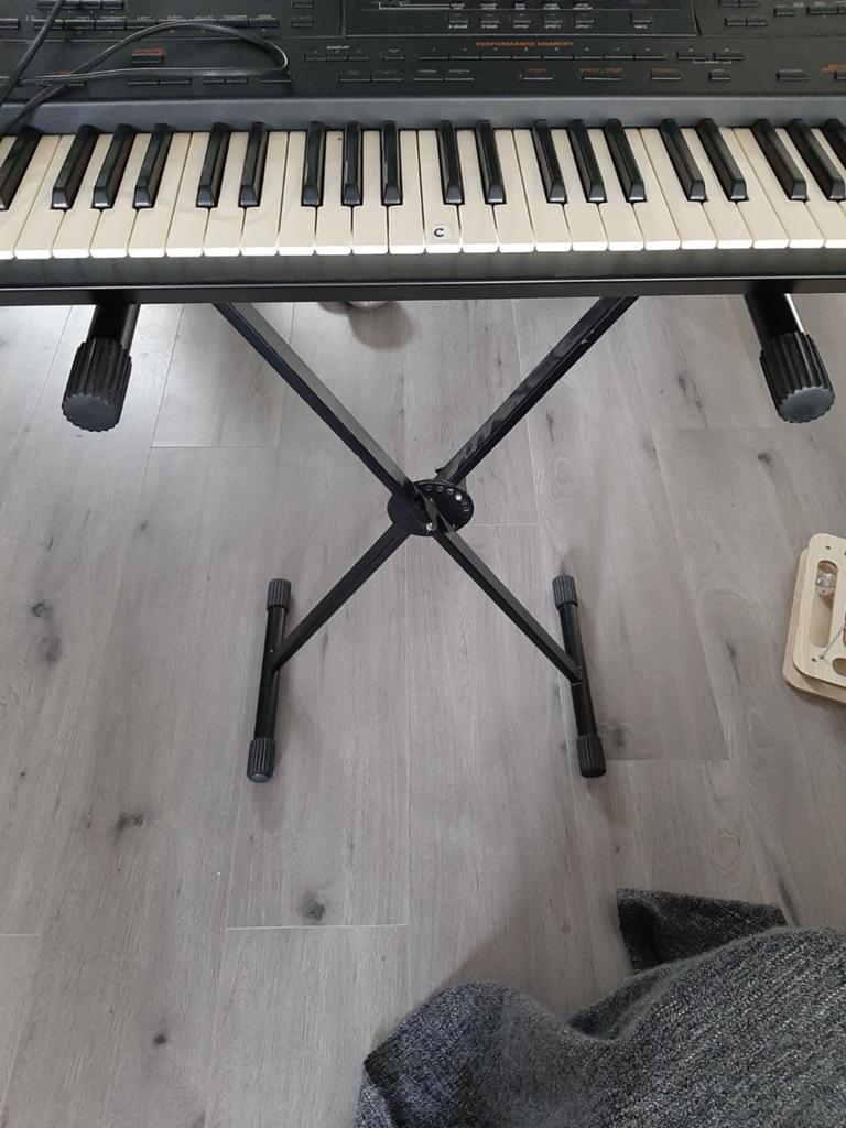 Roland G-800 synthesizer. Met Standaard, Muziek en Instrumenten, Keyboards, Gebruikt, 61 toetsen, Roland, Met standaard, Ophalen