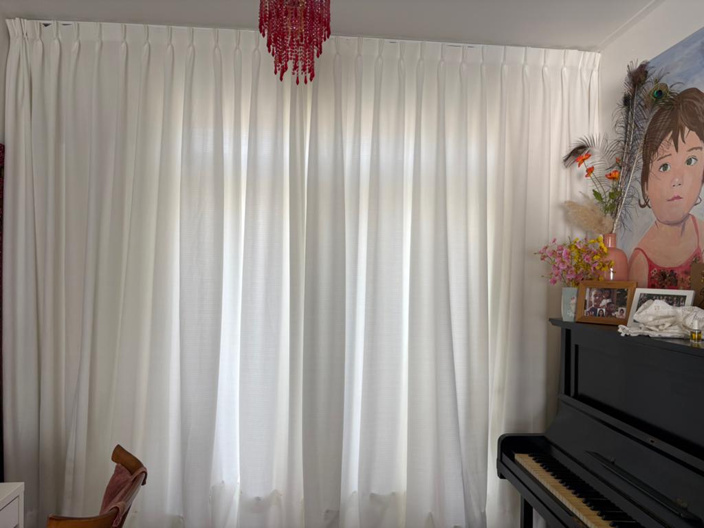 Mooie spier witte gordijnen, Ophalen of Verzenden, Zo goed als nieuw, 200 cm of meer