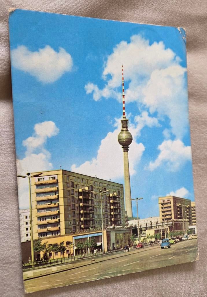 Berliner Fernsehturm en de Karl-Marx-Allee in Berlijn, Verzenden, 1960 tot 1980, Gelopen, Duitsland