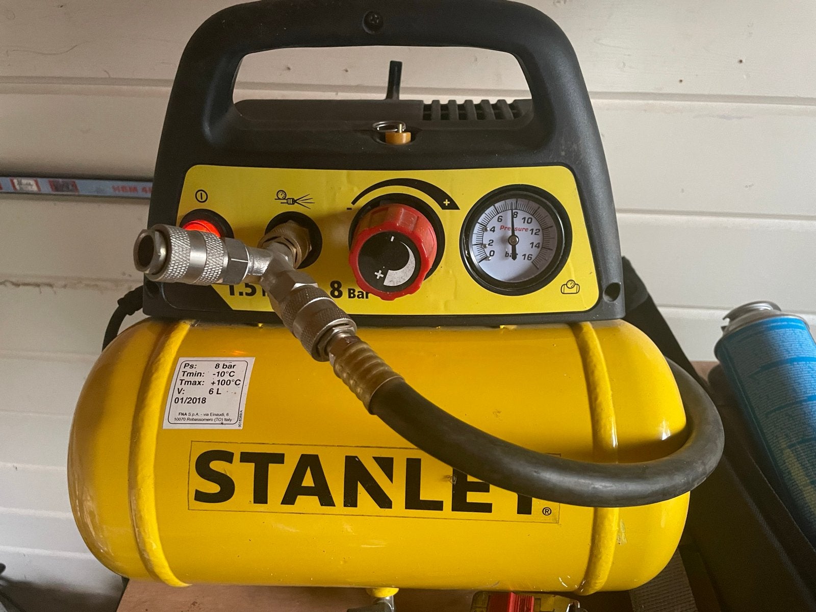 Stanley Compressor met luchtslanghaspel en blaaspistool, Gebruikt, 6 tot 10 bar, Ophalen of Verzenden, Minder dan 200 liter/min