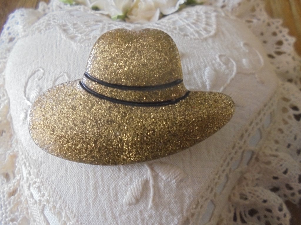 Vintage broche hoed goud glitter, Overige materialen, 4 tot 7 cm, Ophalen of Verzenden, Zo goed als nieuw