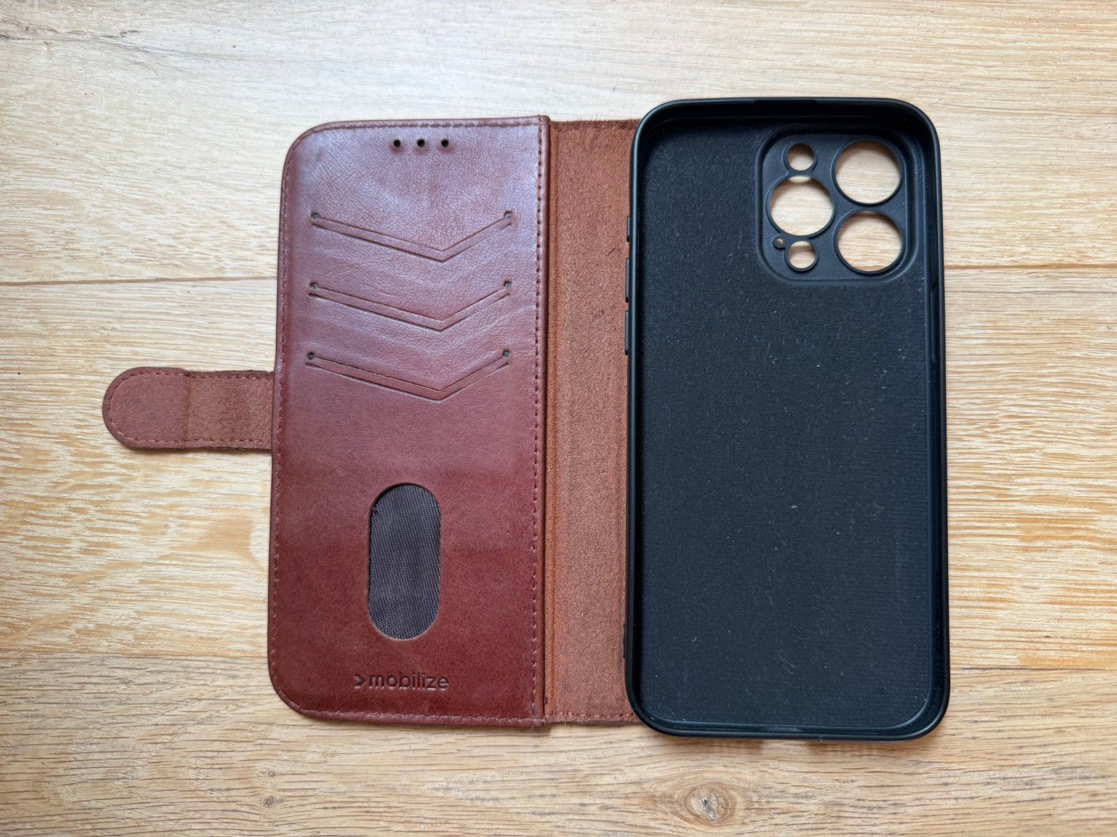 Leren hoesje voor Iphone 15 Pro Max, Ophalen, Kaarthouder, Bruin, Zo goed als nieuw