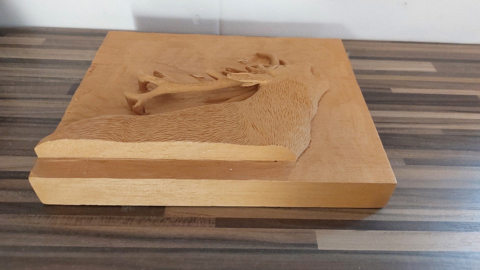 Houtsnijwerk Hert - Beschadigd, Antiek en Kunst, Houtsnijwerk, Ophalen of Verzenden, 20 - 50 cm, Hout