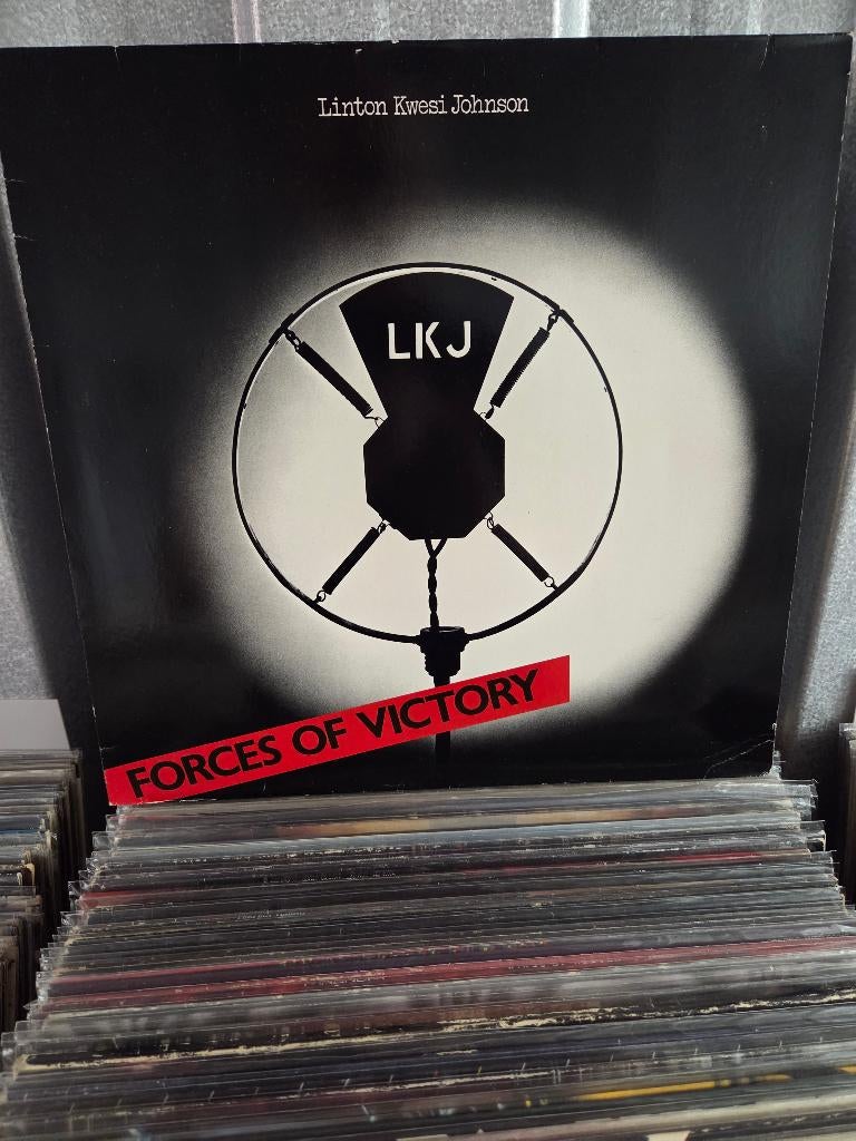 Reggae lp LINTON KWESI JOHNSON: FORCES OF VICTORY, Cd's en Dvd's, Gebruikt, Overige soorten, Ophalen of Verzenden, 1970 - 1979