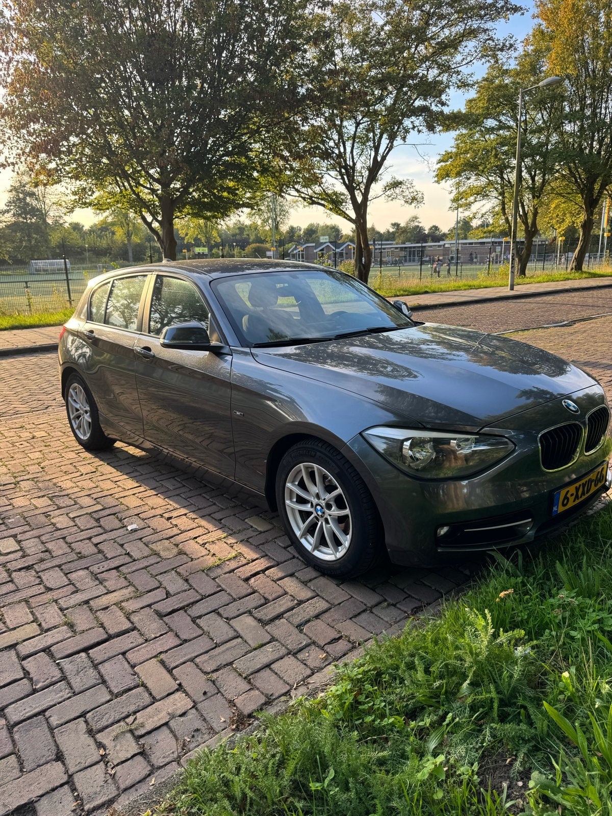BMW 1-Serie 114I 75KW 5-DR 2014 Grijs, Achterwielaandrijving, 4 cilinders, Leder en Stof, Origineel Nederlands