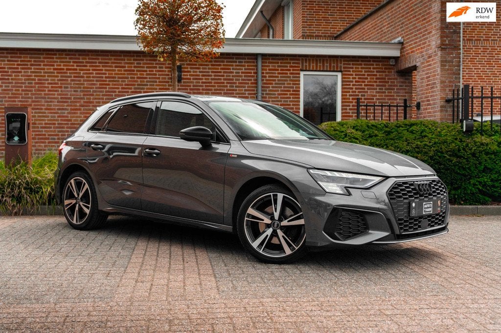 Audi A3 Sportback 40 TFSI e S-Line B&O Leder Black Optic Cam, Auto's, Audi, Gebruikt, Zwart, 4 cilinders, 1535 kg