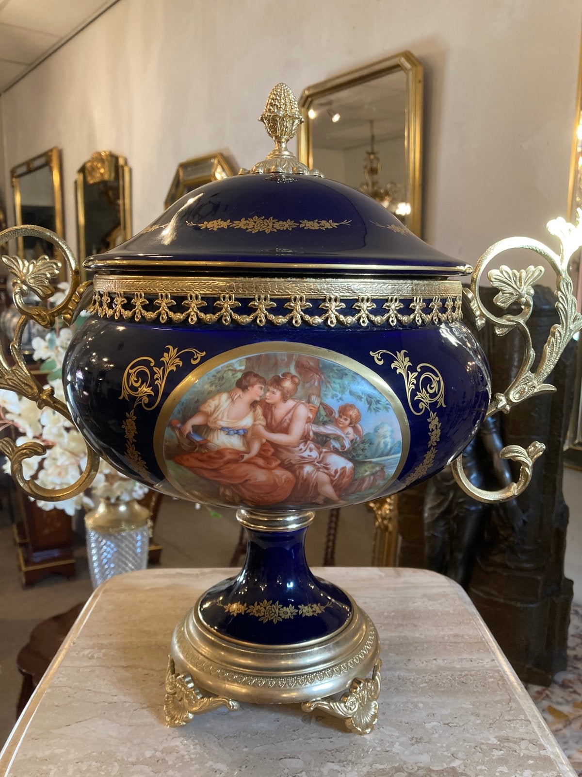 Grote Limoges coupe met deksel, Ophalen