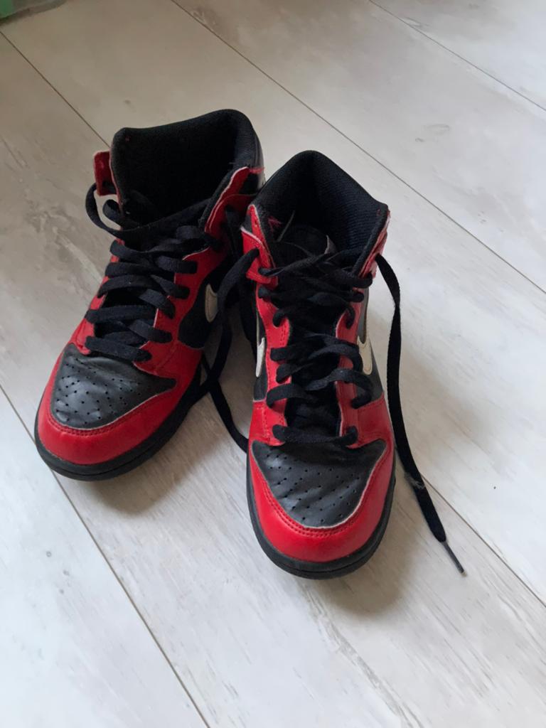 Nike Dunk High Rood Zwart - Maat 38, Ophalen, Gebruikt, Jongen of Meisje, Schoenen