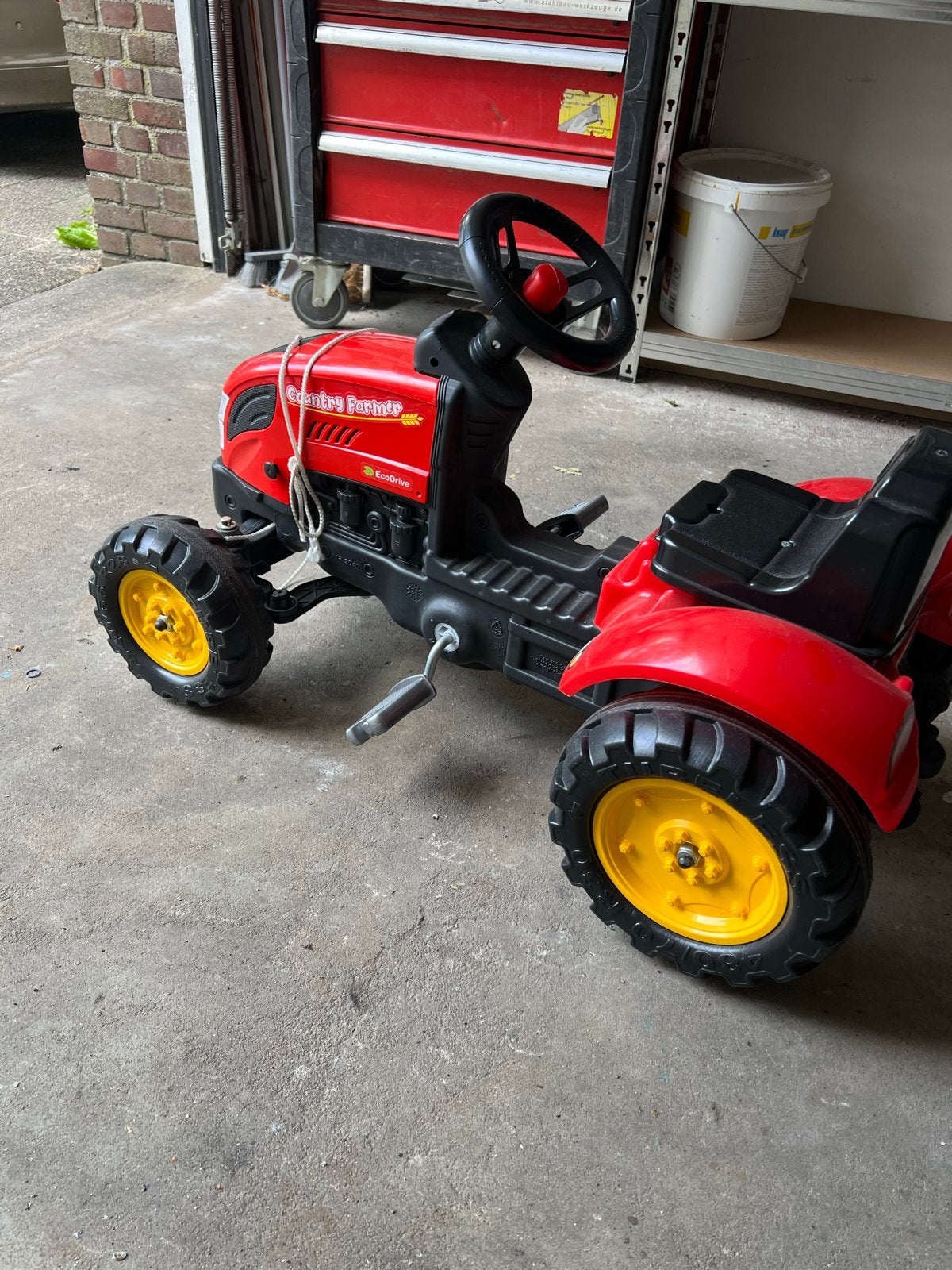 Rode Country Farmer traptractor voor kinderen, Ophalen of Verzenden, Gebruikt, Trapvoertuig