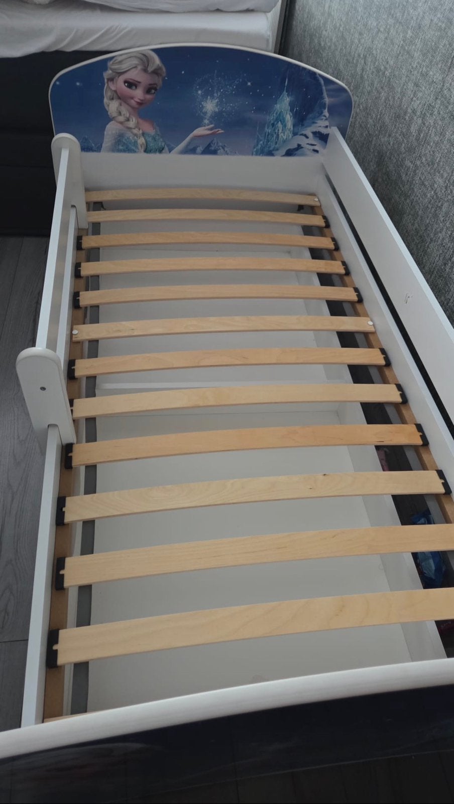 Elsa bed, Ophalen, Zo goed als nieuw, Eenpersoons, Hout