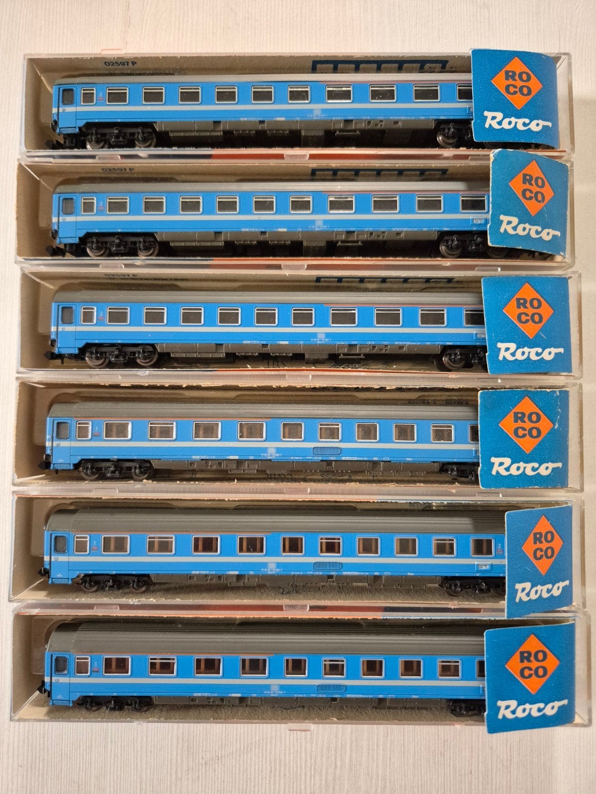 6 Fraaie Roco N-spoor DB rijtuigen 24270
