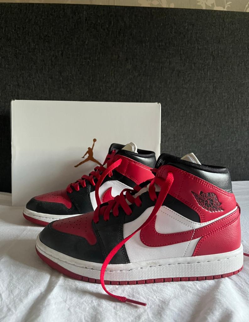 Air Jordan 1 Mid Rood, Ophalen of Verzenden, Rood, Sneakers of Gympen, Zo goed als nieuw