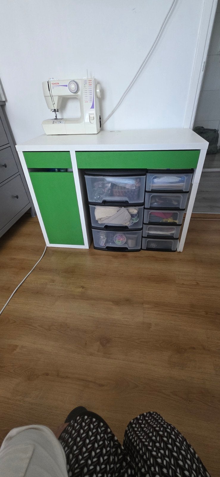 Handige bijzettafel met opbergruimte, Huis en Inrichting, Gebruikt, Modern, Functioneel, Ophalen of Verzenden, 75 cm of meer