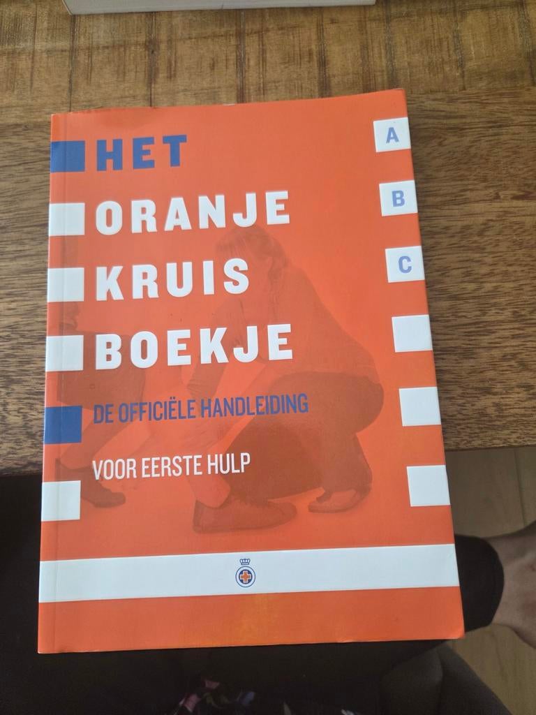 Het Oranje Kruis Boekje, Boeken, Ophalen of Verzenden, Zo goed als nieuw, Het Oranje Kruis