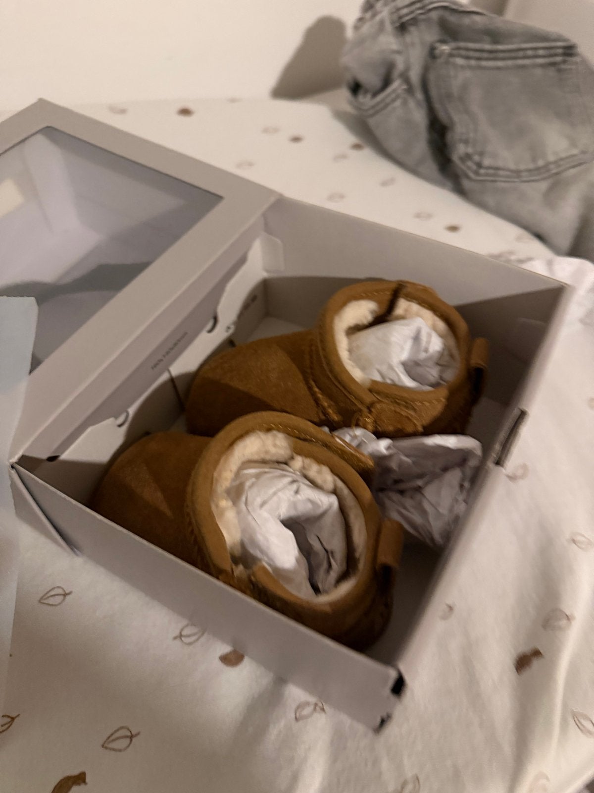 Nieuwe UGG slofjes voor baby's - Maat 18, Ophalen, Nieuw, Jongetje of Meisje, Slofjes
