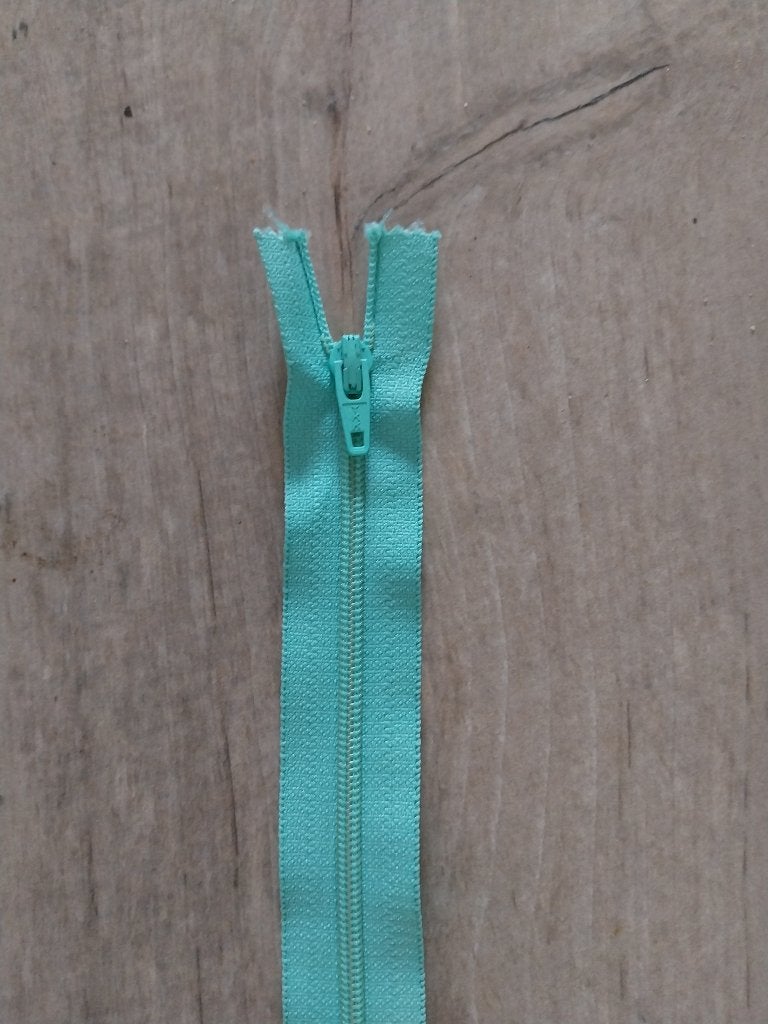 Mint groene rits niet deelbaar 18 cm NIEUW, Hobby en Vrije tijd, Ophalen of Verzenden, Nieuw, Rits of Sluiting