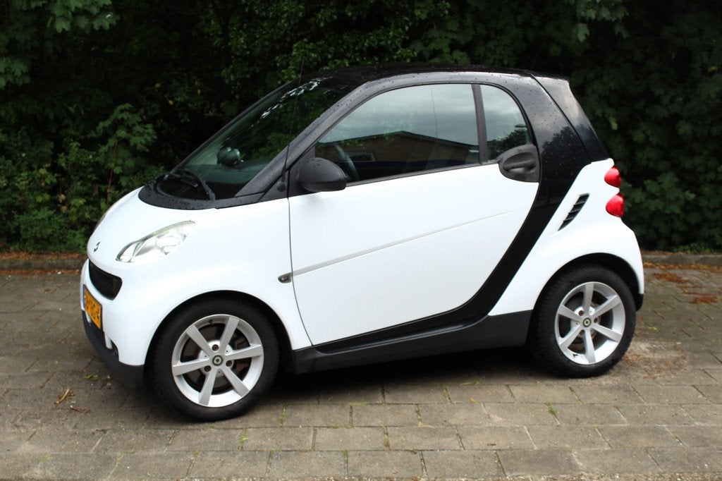 Smart Fortwo Coupé 1.0 mhd Pulse Airco semi automaat glazen, Automaat, Gebruikt, Zwart, 18 €/maand