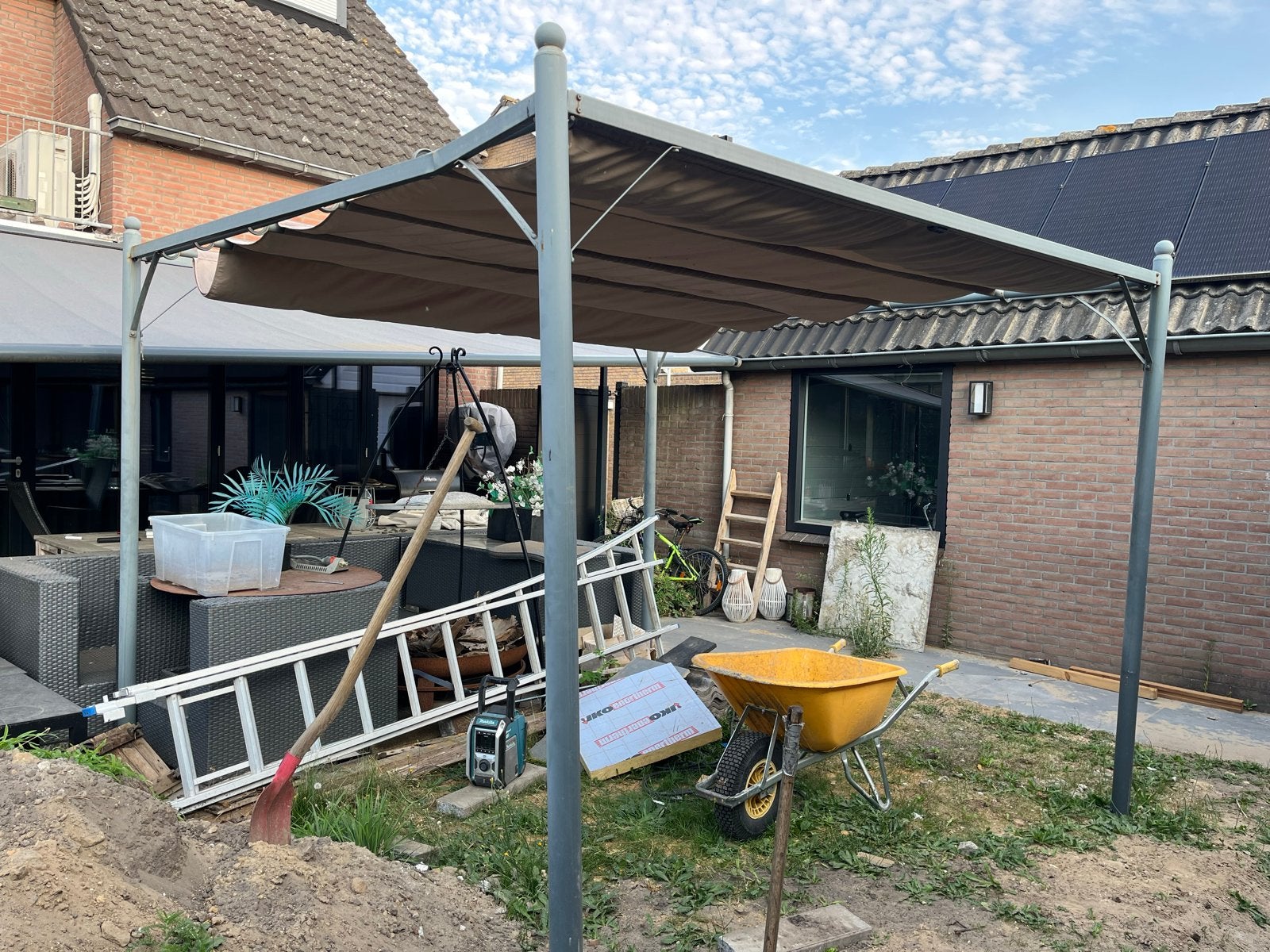 Verplaatsbaar Prieeltje met Schuifbaar Schaduwdoek (3x3x2.5m, Ophalen, Zo goed als nieuw, Veranda