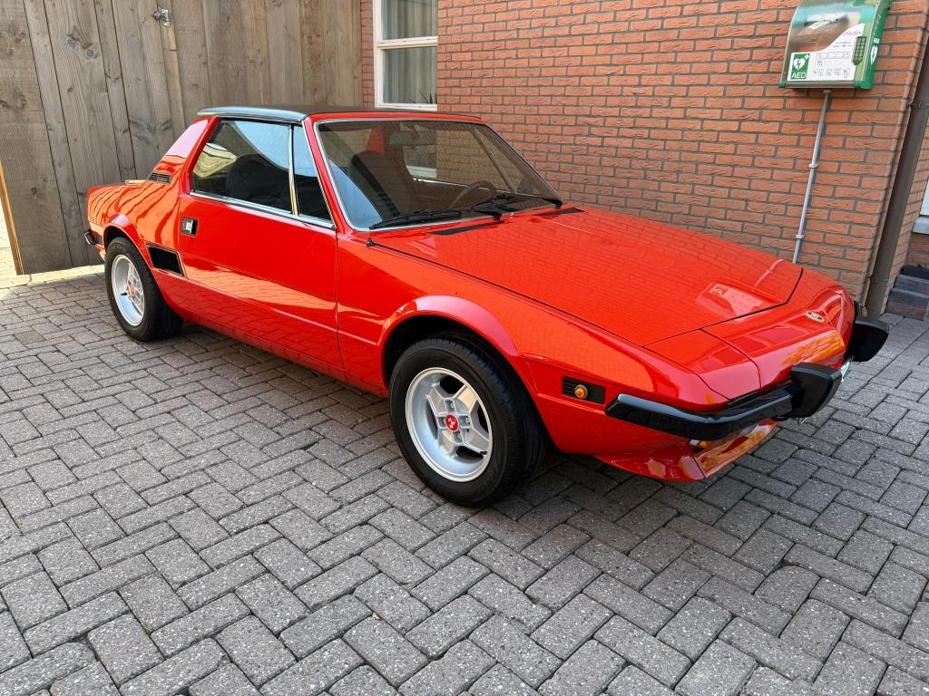 Fiat X1/9 1300 (1975) Rood in concoursstaat, foto 2