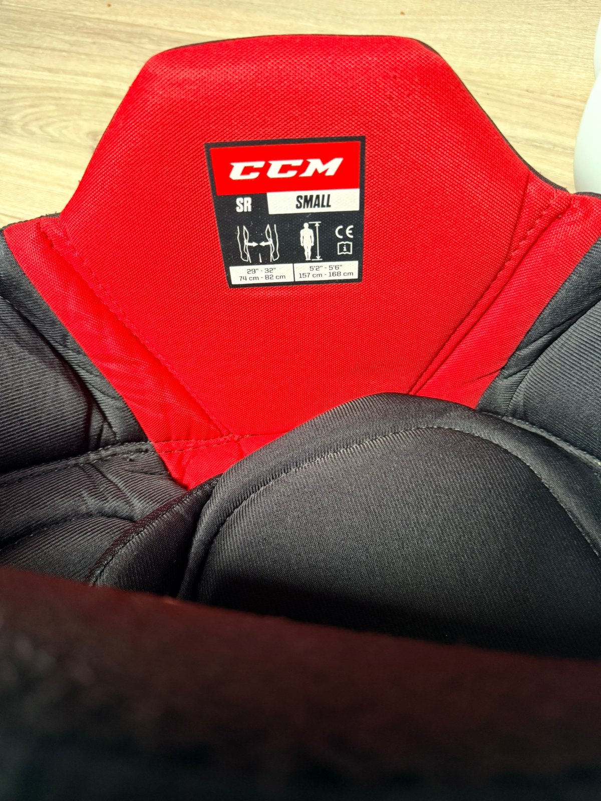 Ijshockey broek SR SMALL 157-168 cm CCM, Sport en Fitness, Ophalen of Verzenden, Zo goed als nieuw, Bescherming