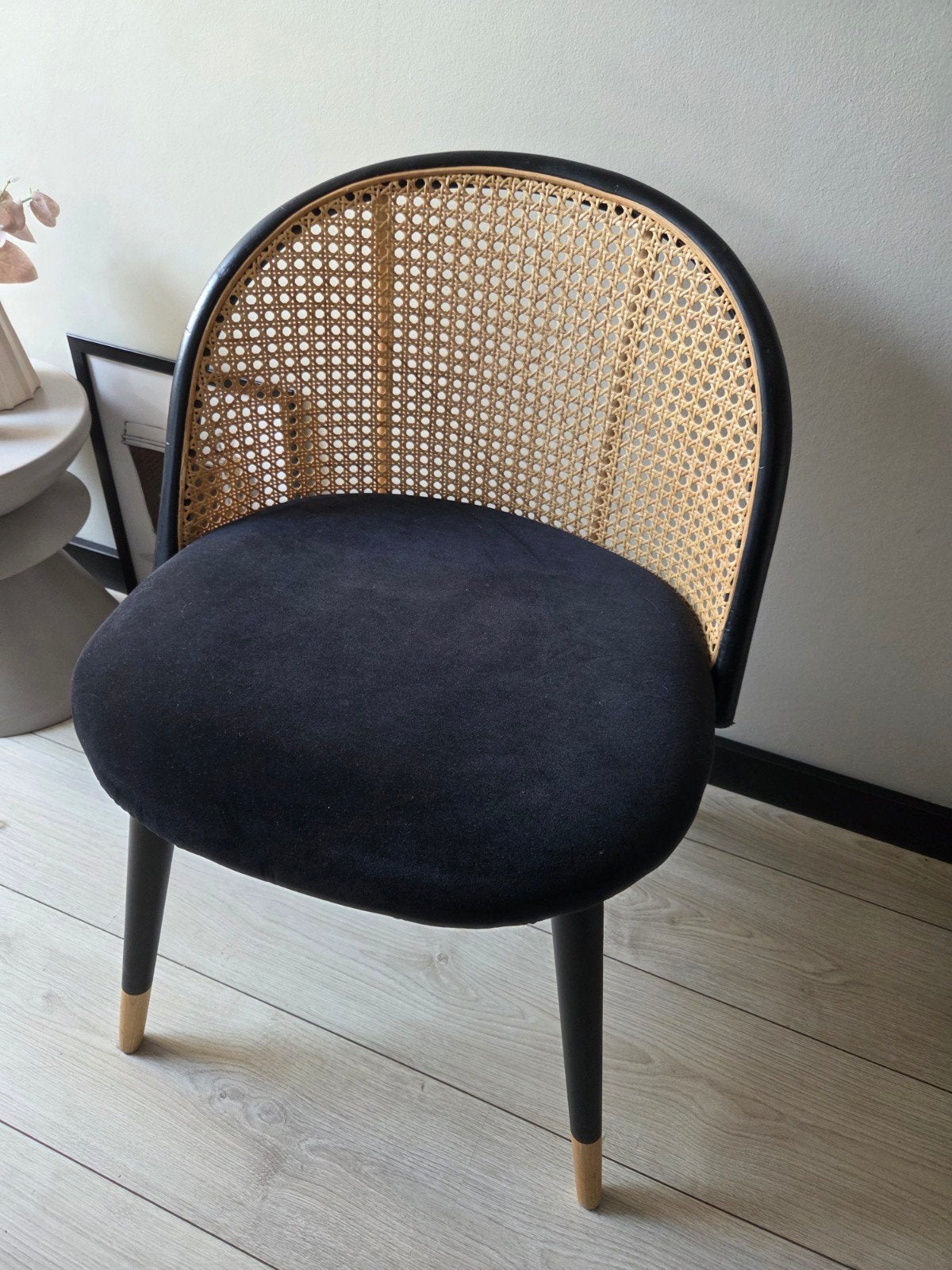 Leuk rotan stoeltje met zwarte bekleding, Ophalen, Gebruikt, Zwart, Stof