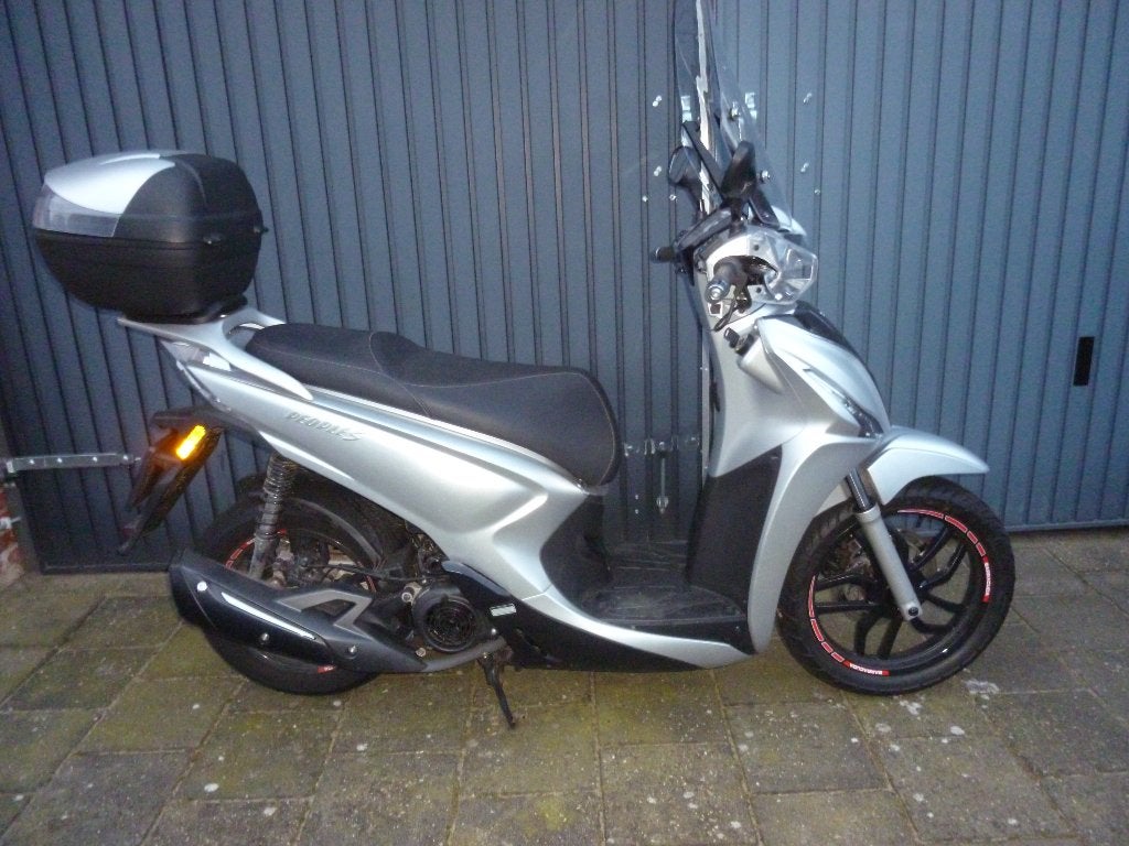 gebruikt zwart zadel voor de new people s kymco scooter 115e, Fietsen en Brommers, Ophalen, Gebruikt, Zadel, Kymco