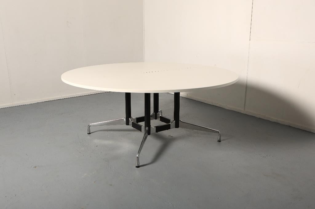 Vitra segmented tafel, Huis en Inrichting, Tafels | Eettafels, 100 tot 150 cm, Rond, Zo goed als nieuw, Vijf personen of meer