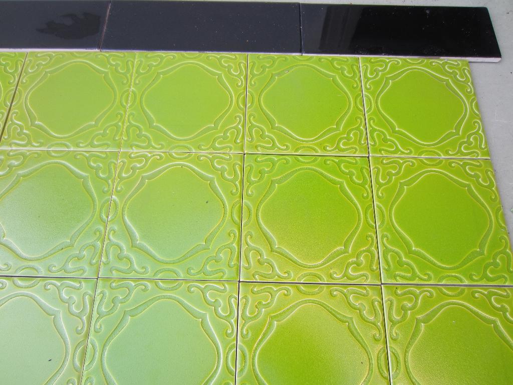 119 st. appelgroene wandtegels, opgelegd motief, 10.8x10.8cm, Ophalen, Nieuw, Groen, Steen/keramiek