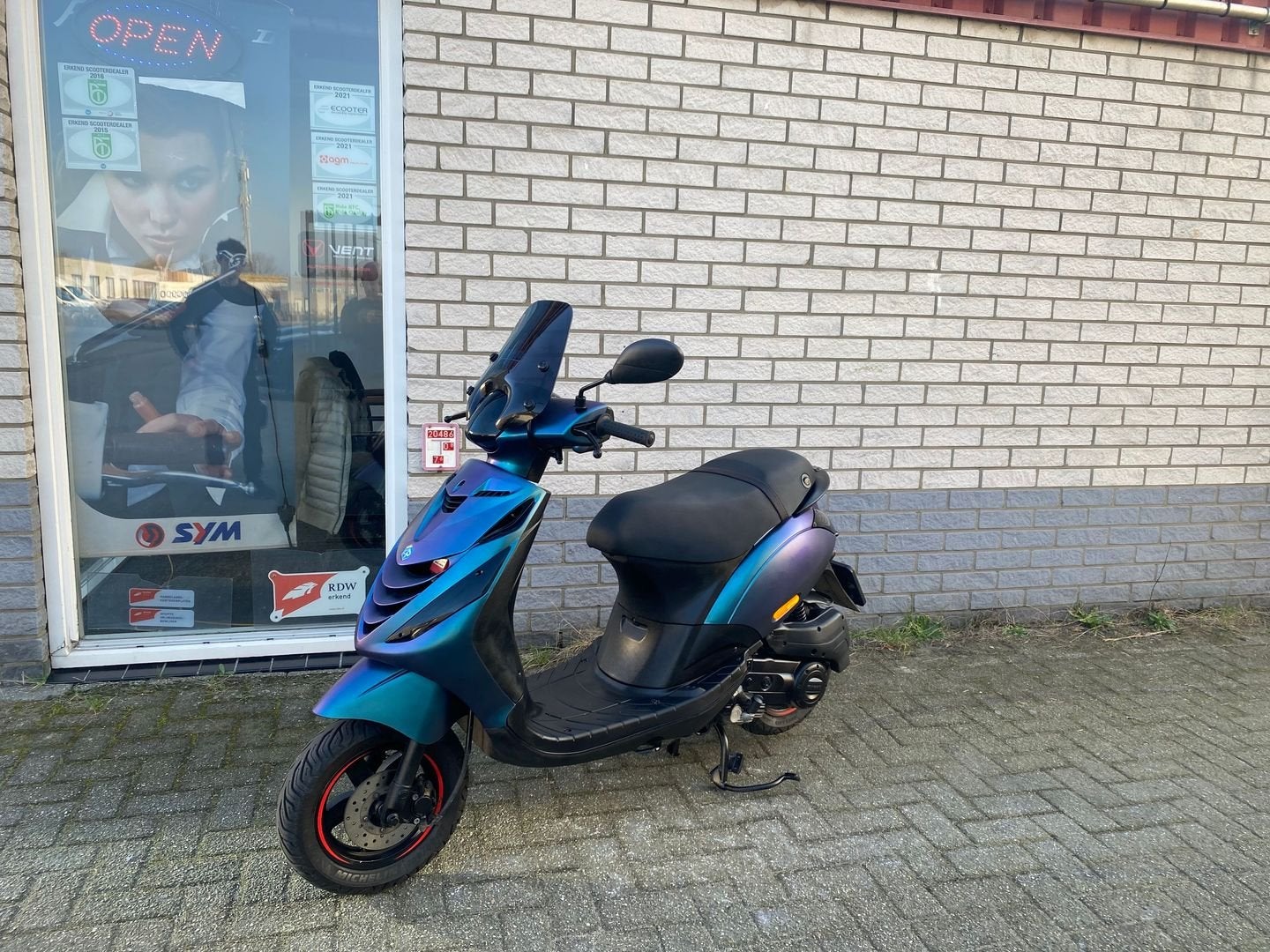 DIKKE PIAGGIO ZIP SP 45KM BROM MAT CAMELEON BJ2021 4000KM MA, Fietsen en Brommers, Scooters | Piaggio, PIAGGIO, Onbekend, Onbekend