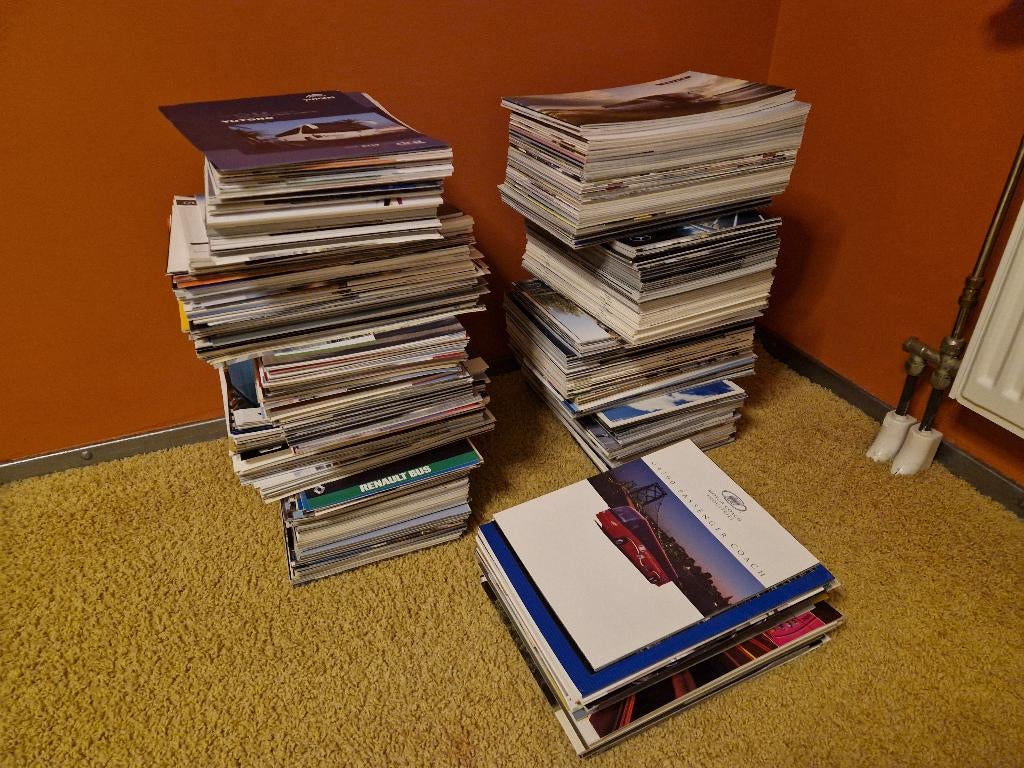 Te koop: Enorme verzameling folders van autobussen, Ophalen of Verzenden, Zo goed als nieuw, Algemeen