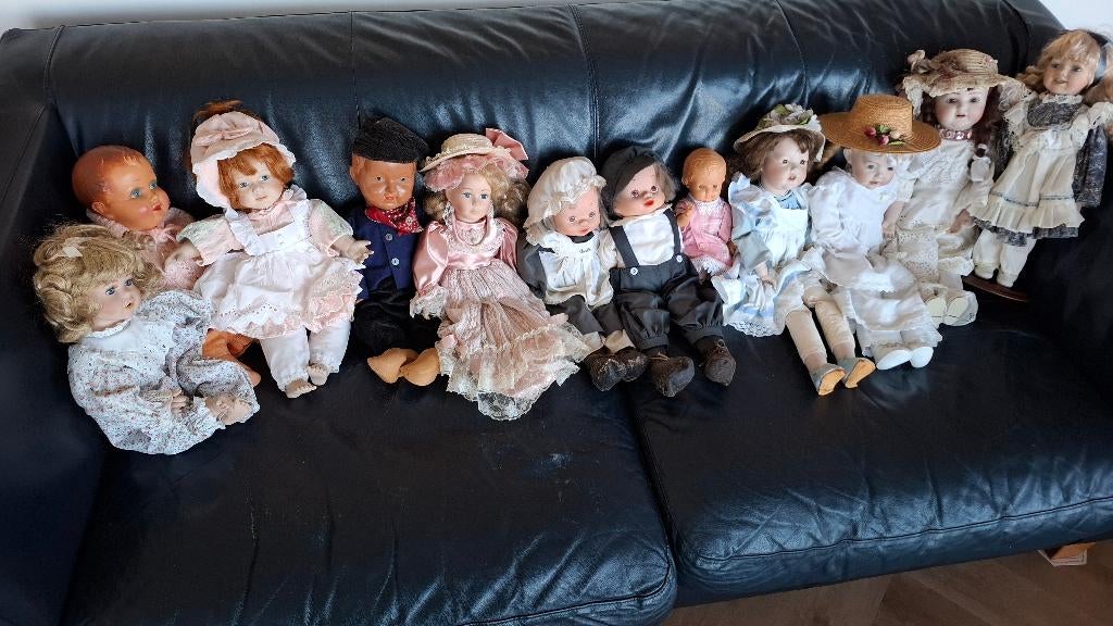 12 poppen met poppenwagen en stoeltjes, Ophalen