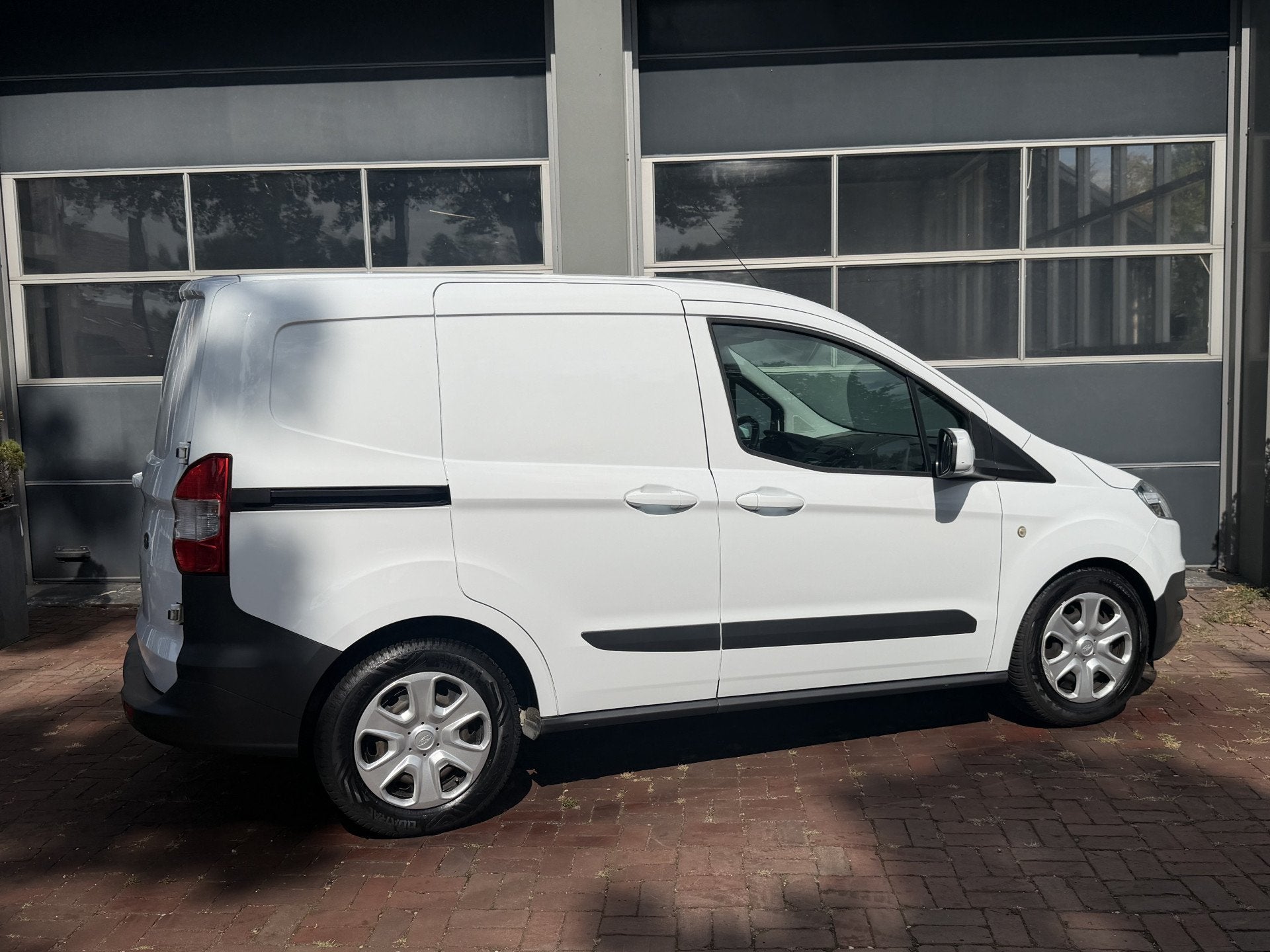 Ford Transit Courier 1.5 TDCI Trend (Bestel) 11-2017 161.622, Voorwielaandrijving, Gebruikt, 4 cilinders, Wit