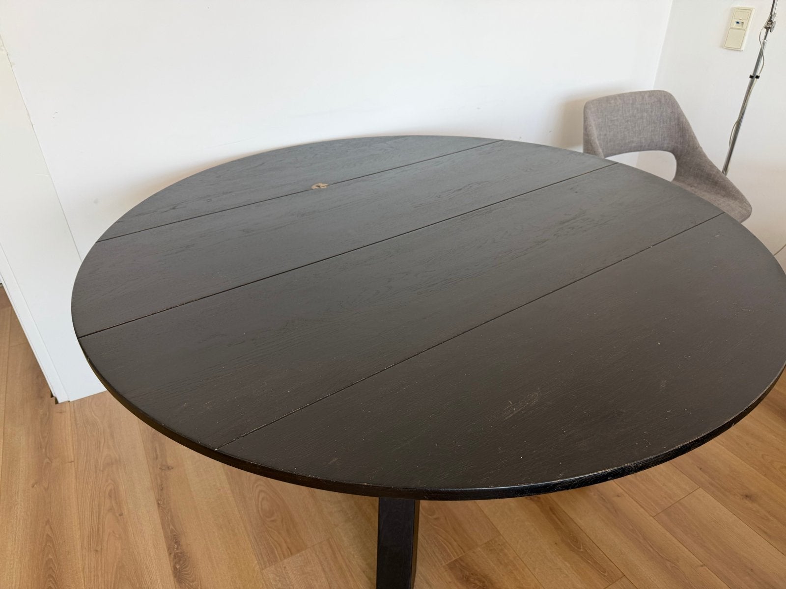 Ronde zwarte eettafel - 150 cm diameter, Huis en Inrichting, Tafels | Eettafels, Ophalen, Gebruikt, 100 tot 150 cm, Rond