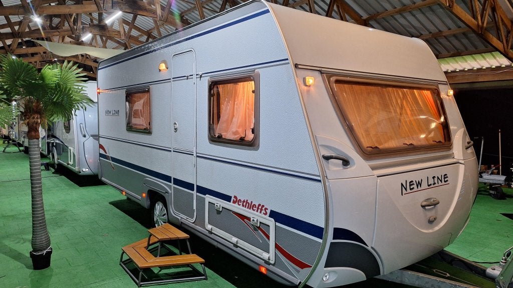 Dethleffs New Line 490 TK Voortent/Luifel, Caravans en Kamperen, Arist-Dethleffs-Straße 12, 88316 Isny im Allgäu, Duitsland, Schokbreker