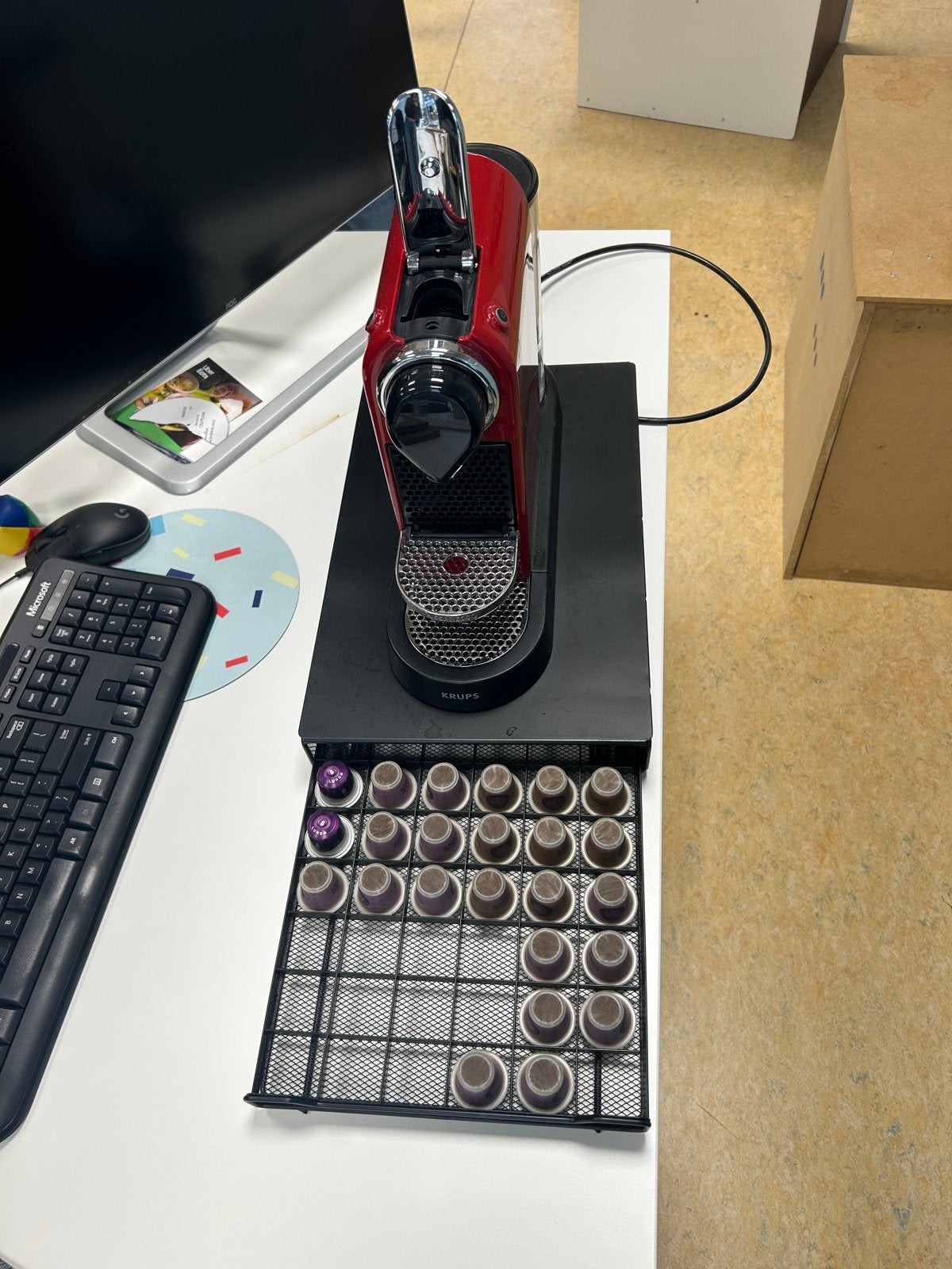 Foto 4 van Krups Nespresso Essenza Mini met capsulehouder