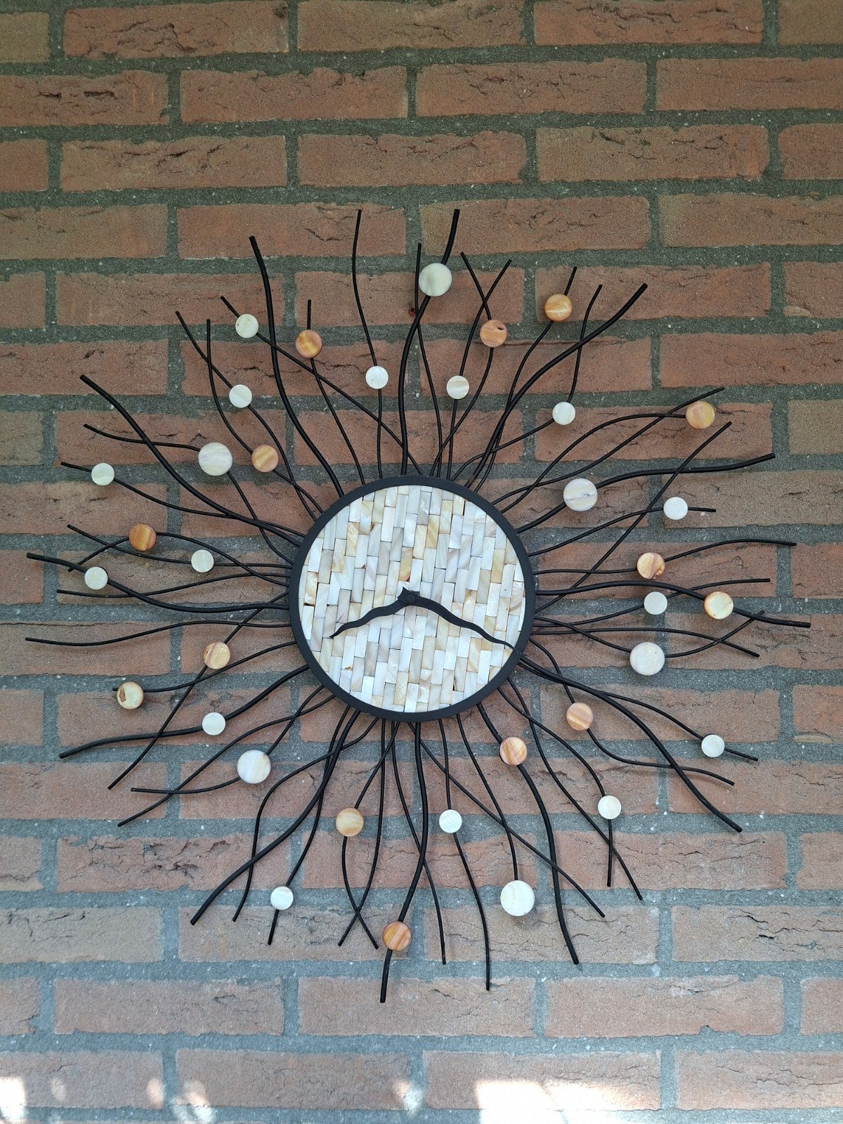 Decoratieve Wandklok met Organische Vormen, Ophalen, Analoog, Zo goed als nieuw, Modern