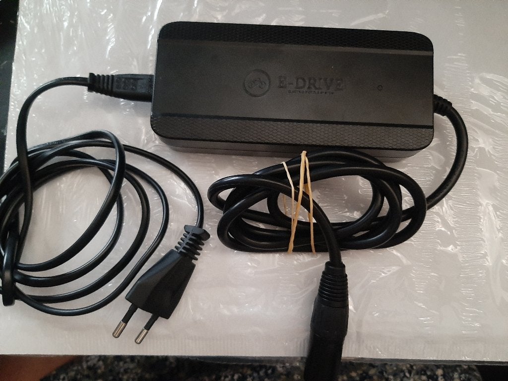 MDA BC238360020 Oplader, Ophalen of Verzenden, Zo goed als nieuw
