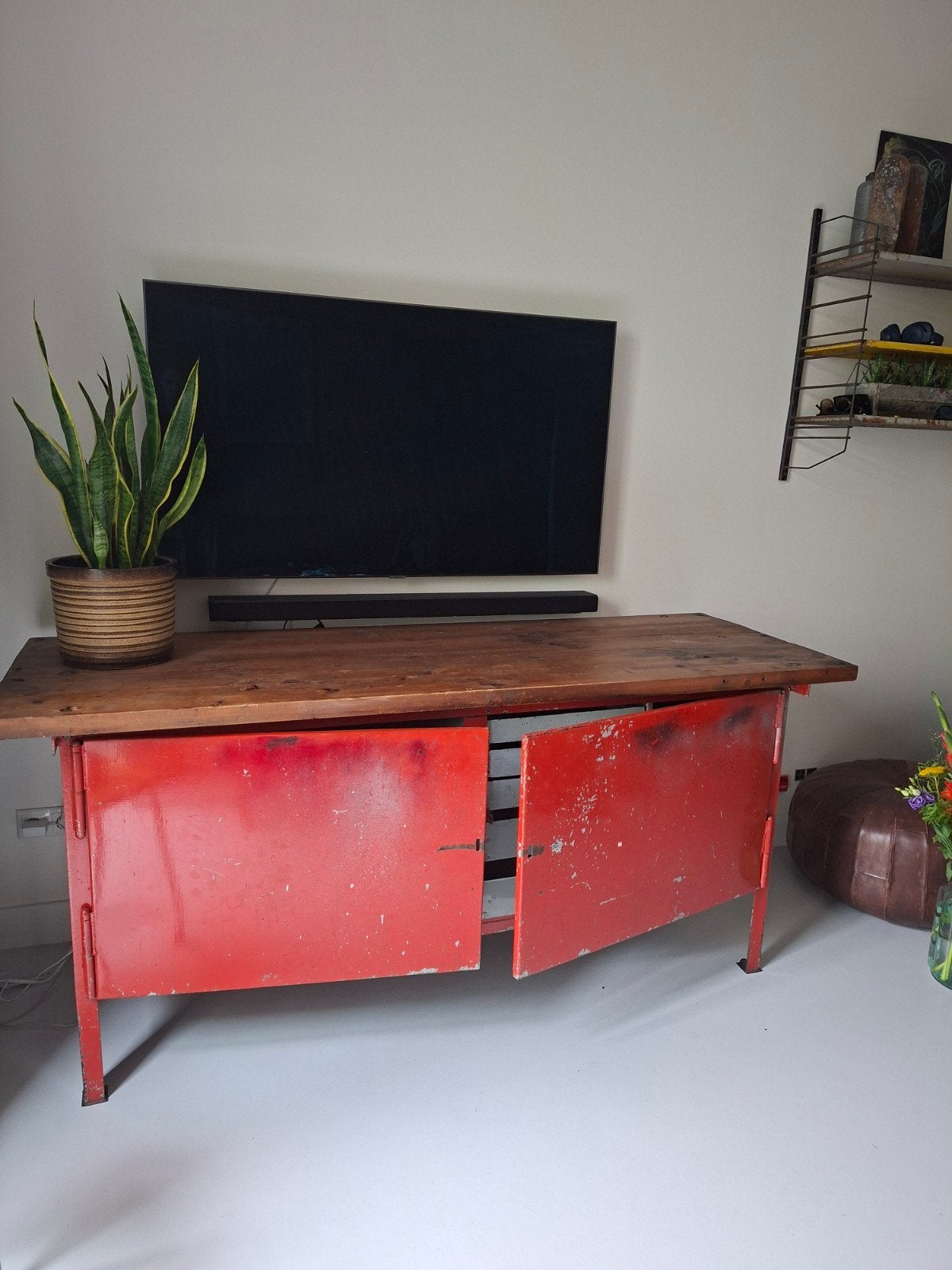 Uniek industrieel dressoir / tv-meubel (voormalige werkbank), Huis en Inrichting, Met deur(en), 150 tot 200 cm, 50 tot 75 cm, Ophalen